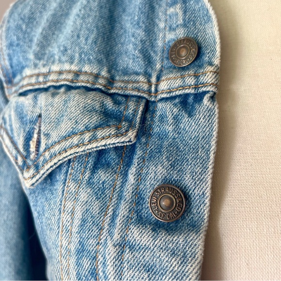 Levi’s Vintage Denim Distressed Trucker Jacket XS Petite Women’s Jean Jacket - Picture 6 of 15